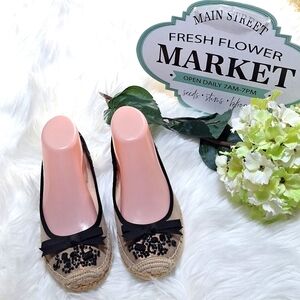 Simply Vera Wang 7.5M slip on shoes, adorable! Casual or dressy! Tan/ black